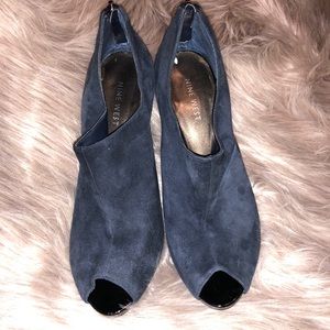 NWOT Nine West blue suede peep toe bootie
